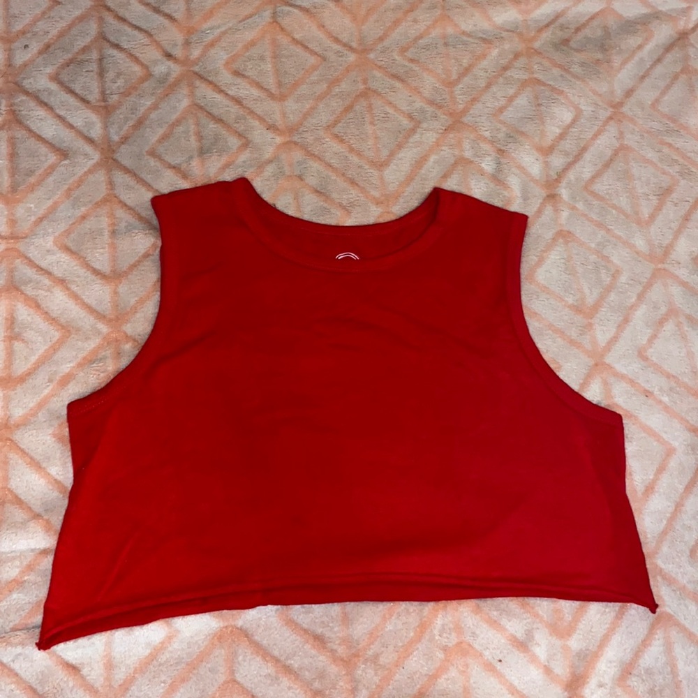 Red hand cropped tank